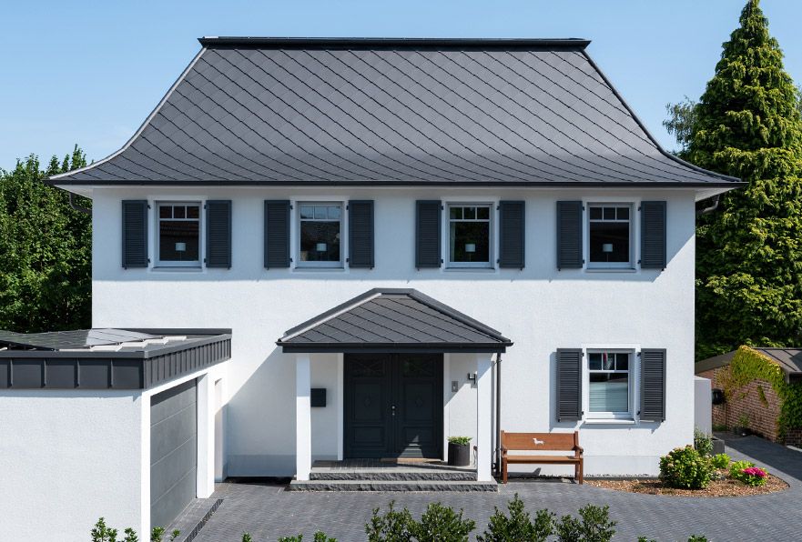 Referenzen - Dach aus Aluminium - Quadrat Schindel